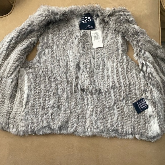 Luxe beautiful fur vest - Picture 3 of 5